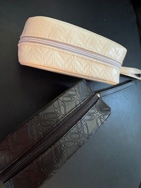 New Set of 2 Oakley Sunglasses semi-Hard Cases - Black & White - Ellipse O Patte